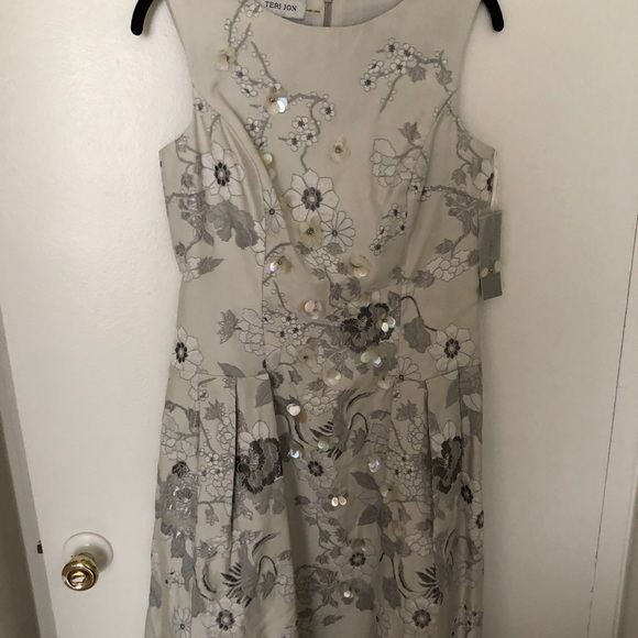 Teri Jon Dresses & Skirts - Teri jon silver sequin flower midi knee dress NWT Teri Jon Dresses & Skirts - Teri jon silver sequin flower midi knee dress NWT